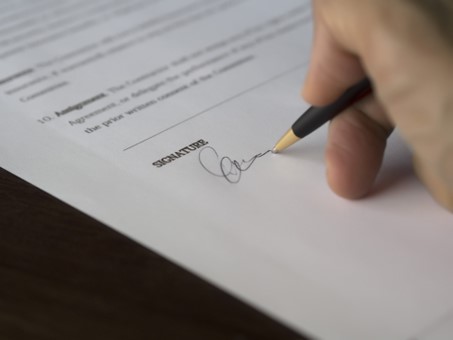 How to Deal with Insurance Adjusters After a Car Crash